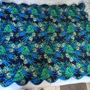 Lilly Pulitzer Reversible Throw Blanket - Multi The Hottest Spot Velvet scallop